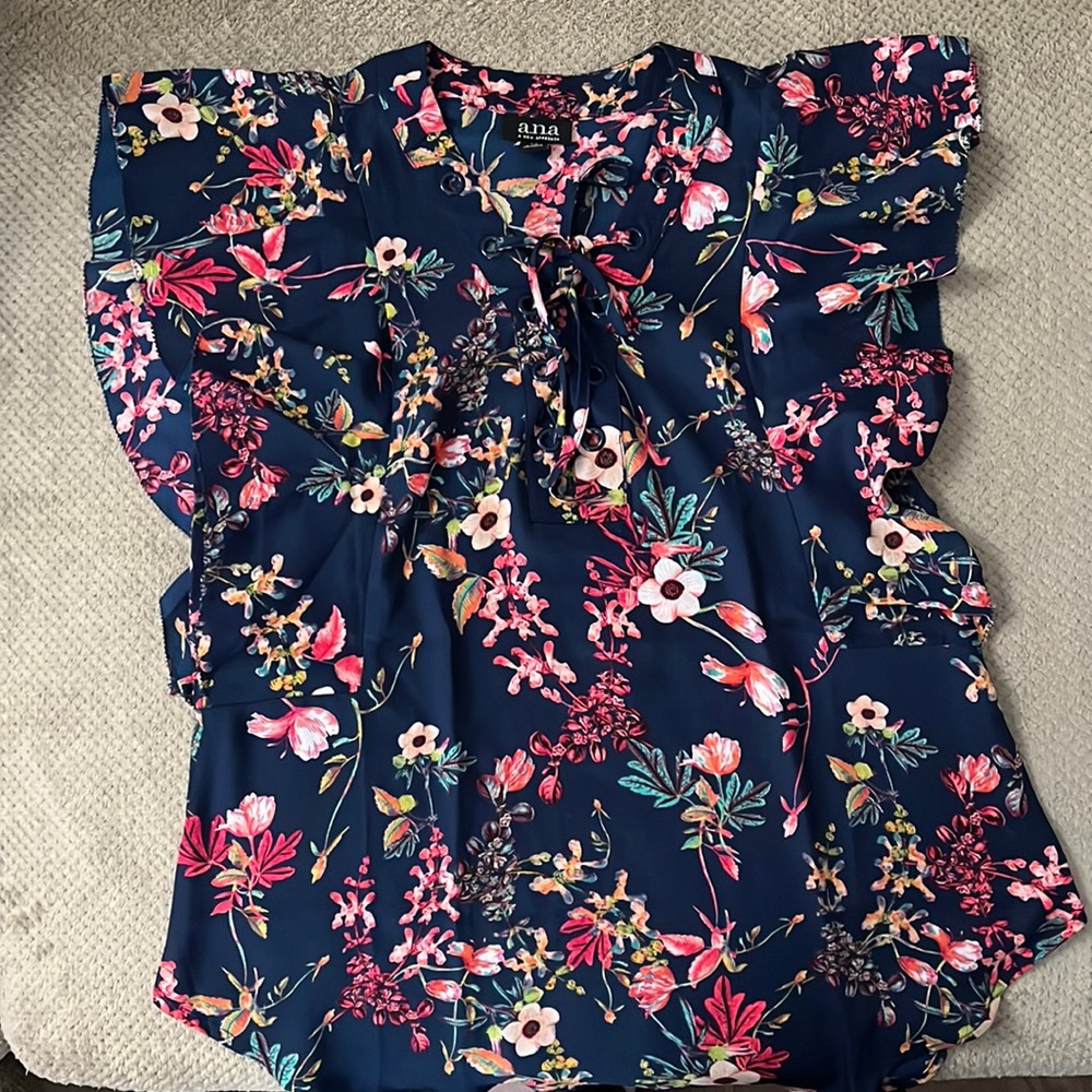 Floral flutter sleeve blouse